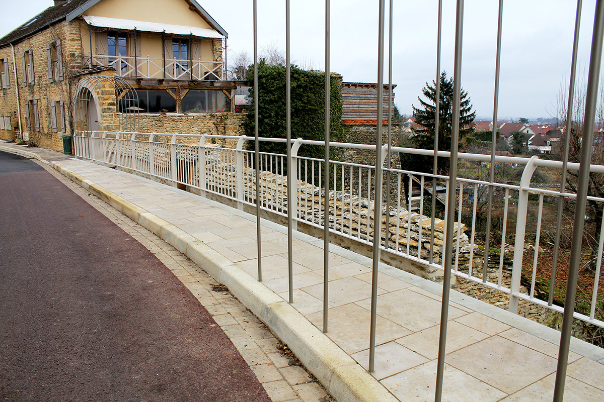 Passerelle acier à Dijon