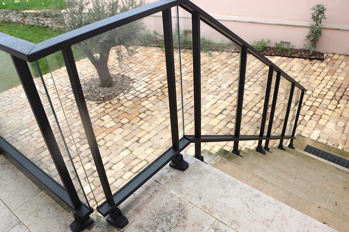 Garde-corps acier et verre