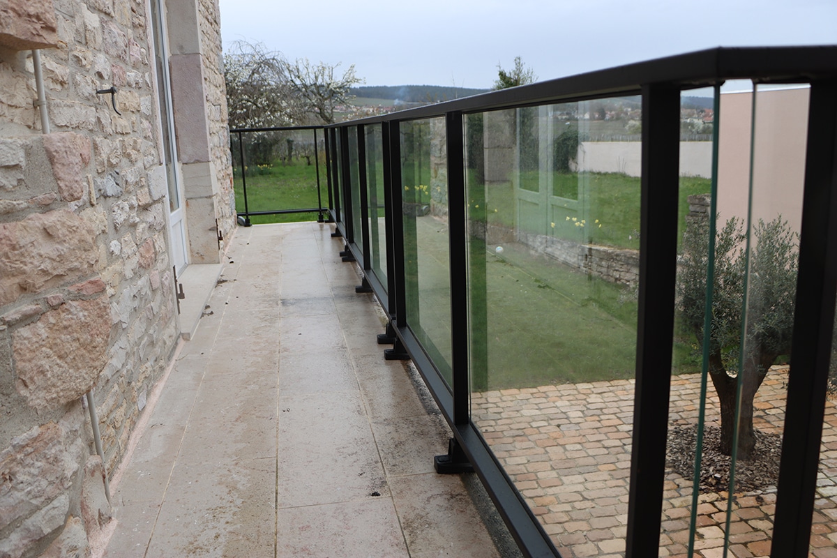 Garde-corps acier et verre