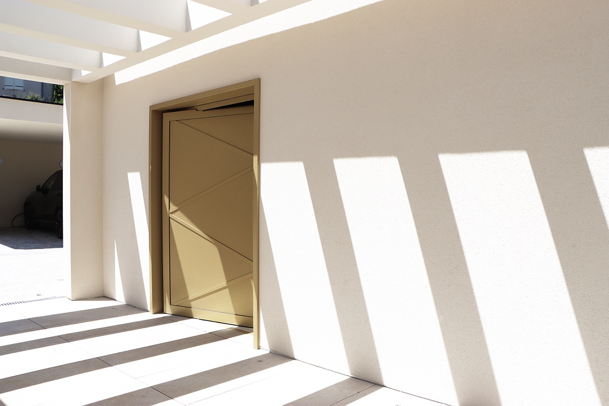 Porte-entree-acier-sur-mesure